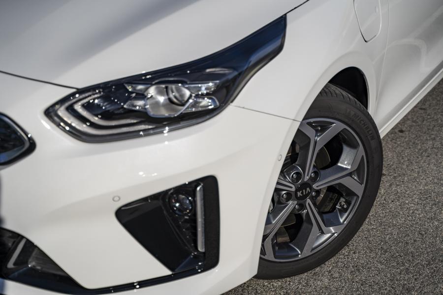 Детали экстерьера Kia Ceed Sportswagon PHEV 2019 года  (WW) (фото 11 из 42)